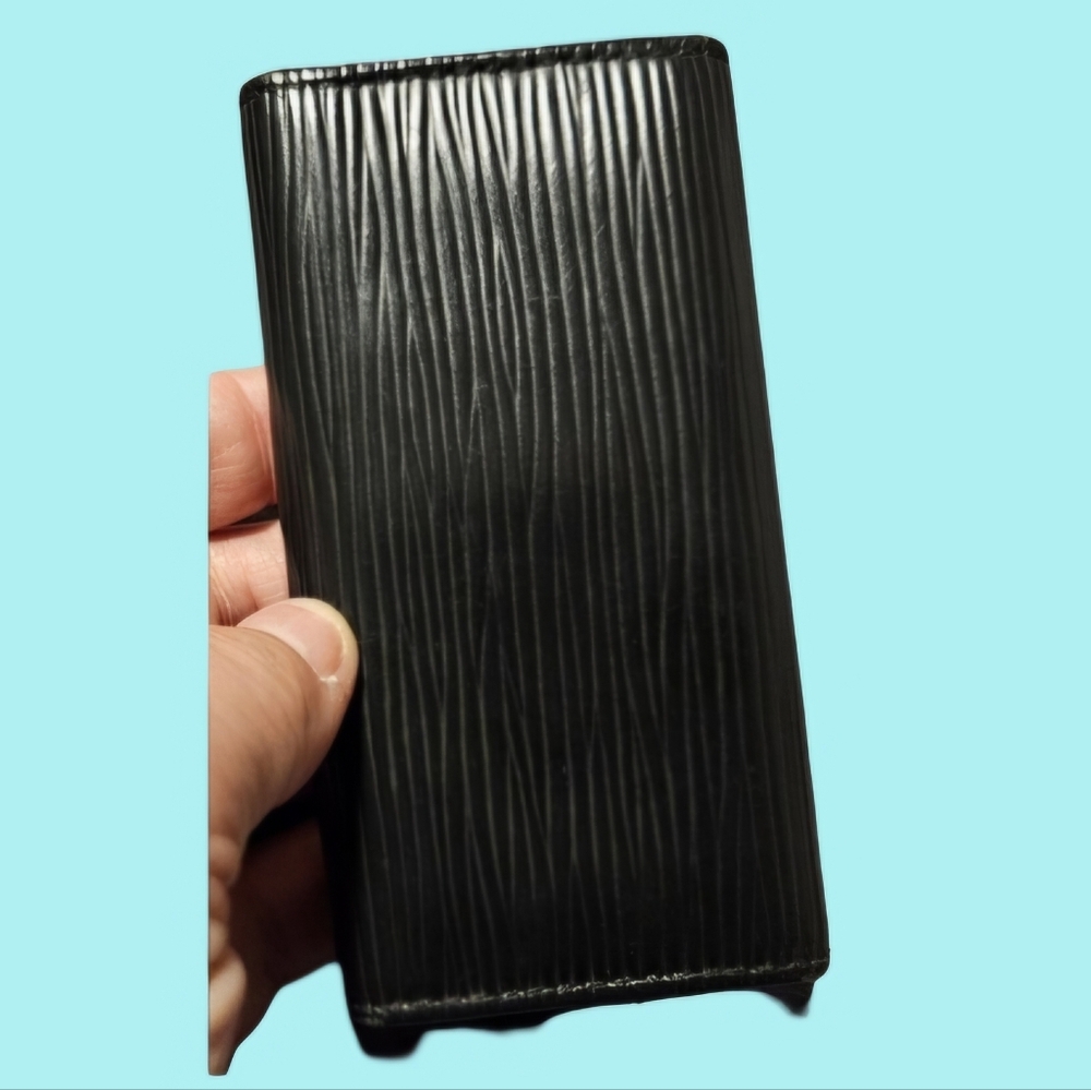 LOUIS VUITTON - PRISTINE LV EPI KEY CASE - Picture 3 of 16